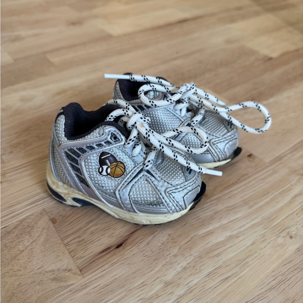 Vintage L.A. Gear Chunky Sporty Light-Up Sneakers | Silver | Toddler Size 1 Y2K
